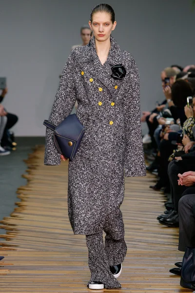Look 18